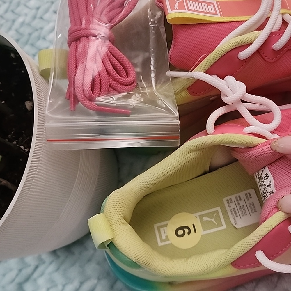 Women's Puma's R System - Picture 4 of 8